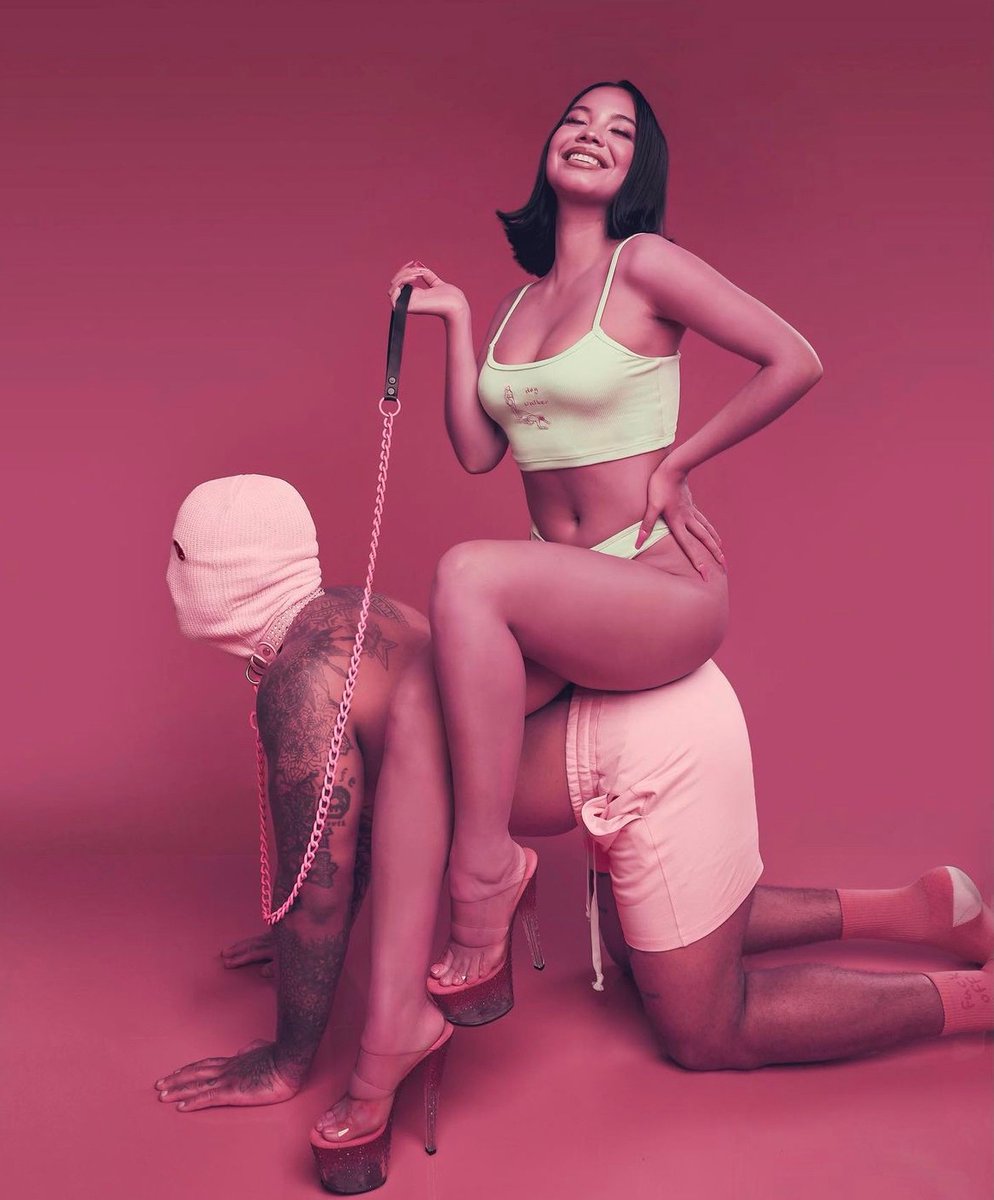 valentinavoight's tweet photo. using men as props is just part of my brand identity https://t.co/TUrc4iB5mX