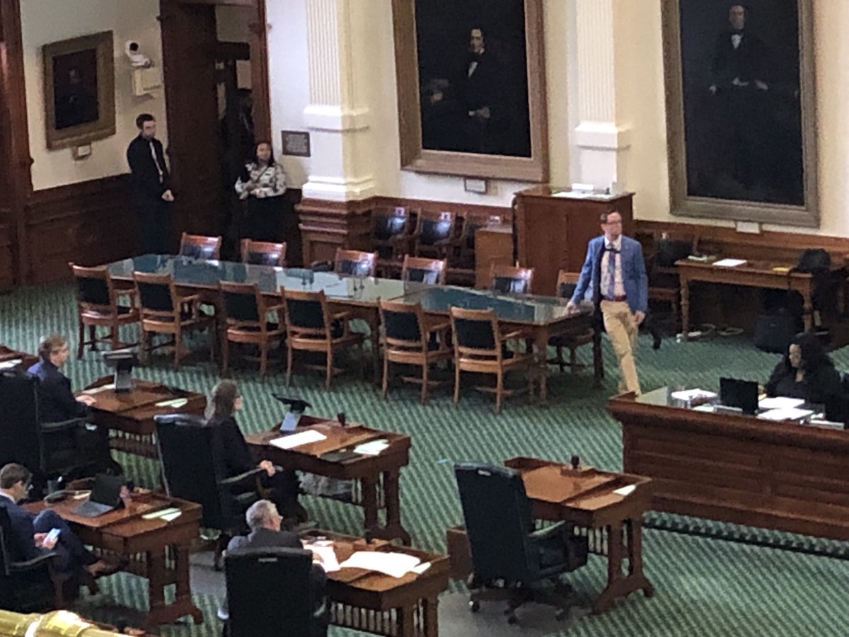 This is what for decades has was the press table in the Texas Senate. It’s empty since reporters are no longer allowed on the floor. Now ⁦@GovAbbott⁩ is not allowing media access to State of the State address next week. #txlege