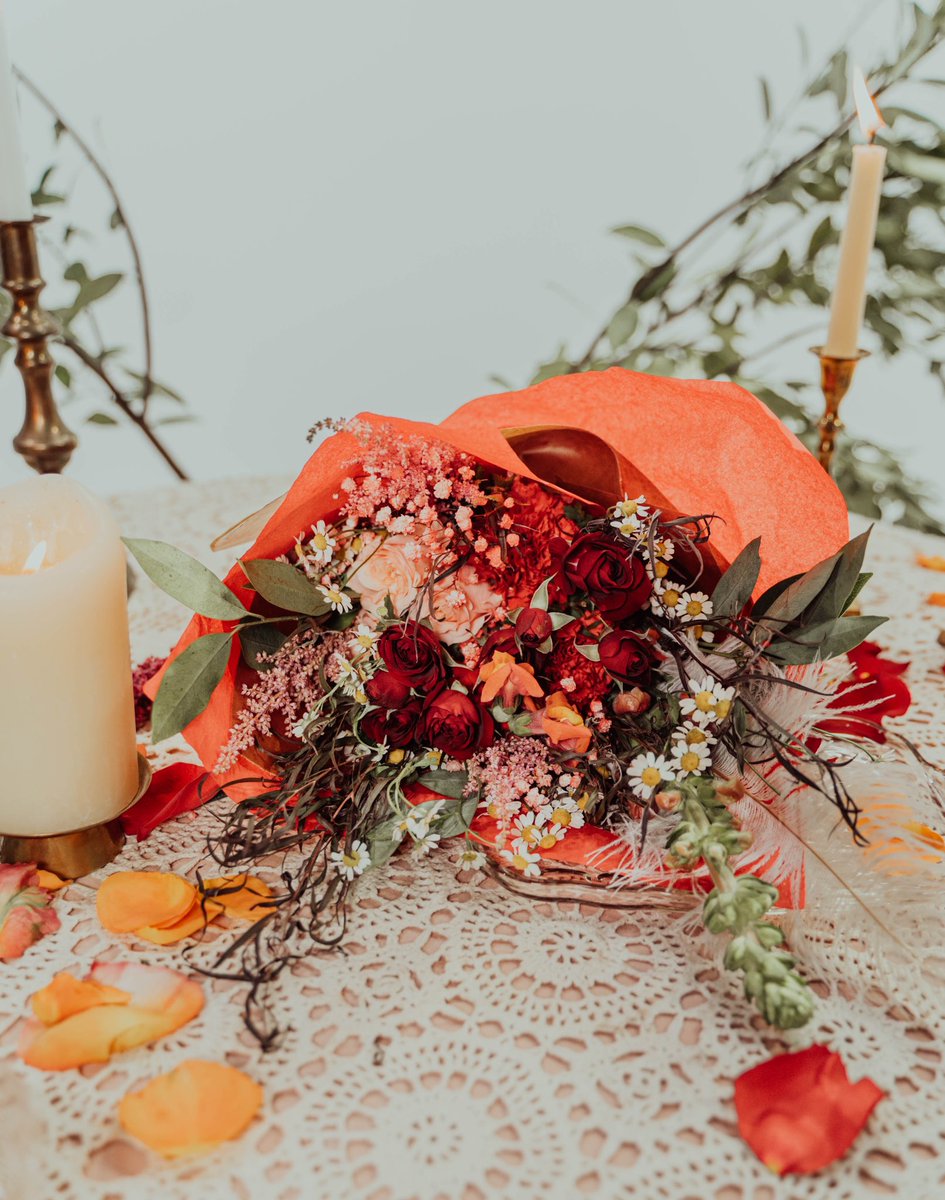 Wanna be wrapped around your baby love for valentines? Promise this will work 😘 (see what I did there?)

pinataylottapetals.com/products/throu…

🌸: PinaTaylotta Petals
📸: <a href="/chloembarney/">Chloe</a>