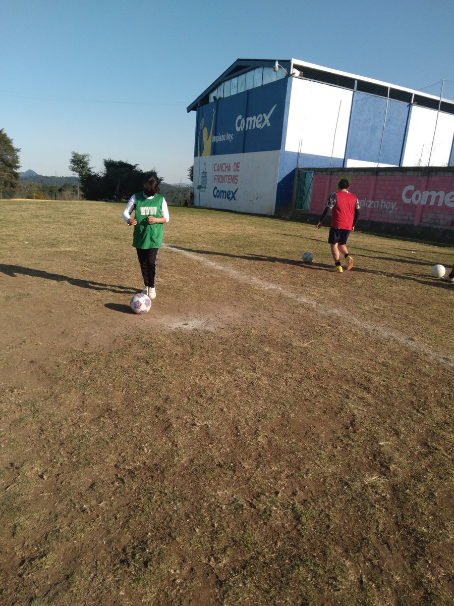 Edithsosa75's tweet photo. Seguimos con el semaforo deportivo en la unidad deportiva de Acaxochitlán hgo. Con el profesor Victor Monfil 
Actividad fortaleciendo pierna!! Gracias @FAHHdeporte !! https://t.co/F7NDo4cX2v
