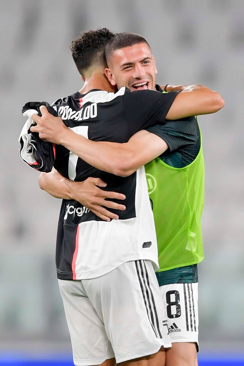 TimelineCR7's tweet photo. 🚨

Merih Demiral announced that he will auction a signed shirt of Cristiano Ronaldo and the money generated will benefit the victims of the earthquake in Turkey. 

He also said that Cristiano is very sad about what happened in Turkey. ❤️👏 https://t.co/MnCg0cXwRo
