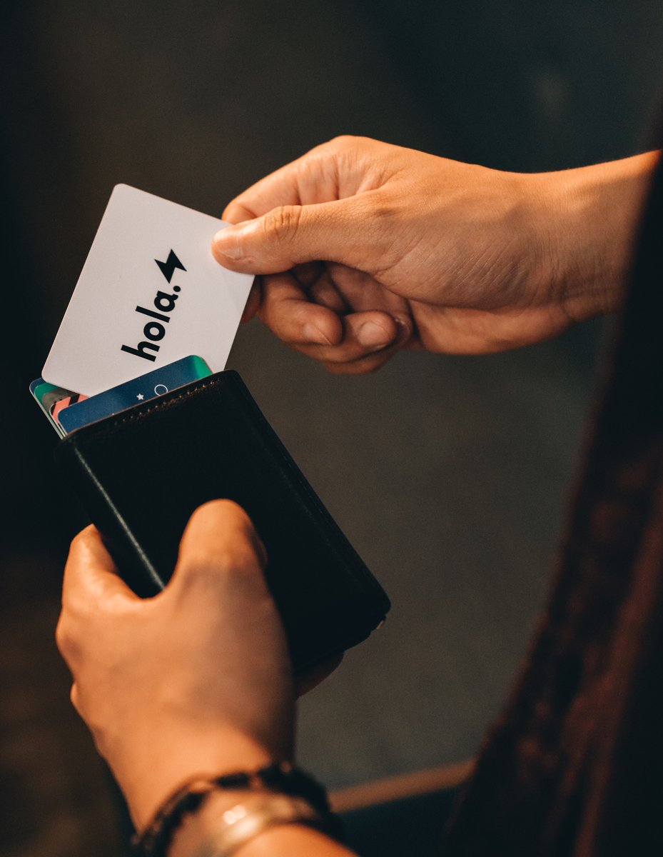hola_buzz's tweet photo. ¡Tamaño compacto, posibilidades infinitas! 💯

Lleva toda tu información a todos lados en tu BUZZ Card. ⚡️

#lifestyle #Mexico #BUZZ #Tarjetadepresentacion #Contacless https://t.co/ufHBILyih3 https://t.co/54rzF4DkTF