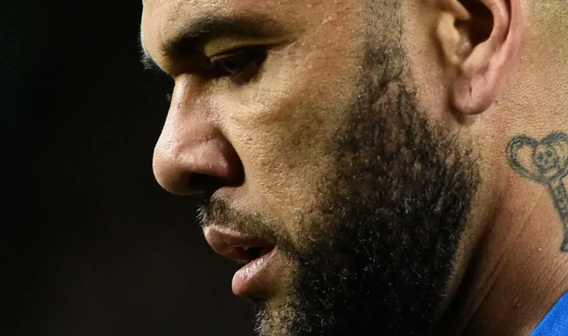 SuNoticiero's tweet photo. Dani Alves se enfrenta a problemas financieros y embargos por estar en prisión tras ser acusado de abuso sexual
https://t.co/zcgQiHRopZ https://t.co/bOnohTsNzE