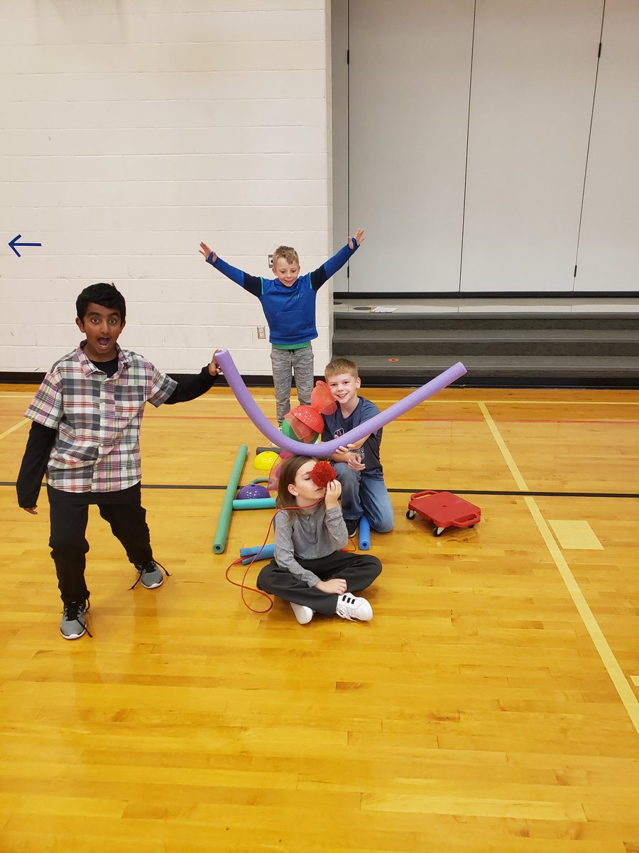 Benjamin Elementary students had a blast creating winter-themed items during their scooter workout in PE.  What a great (and fun) exercise. #unit5pride