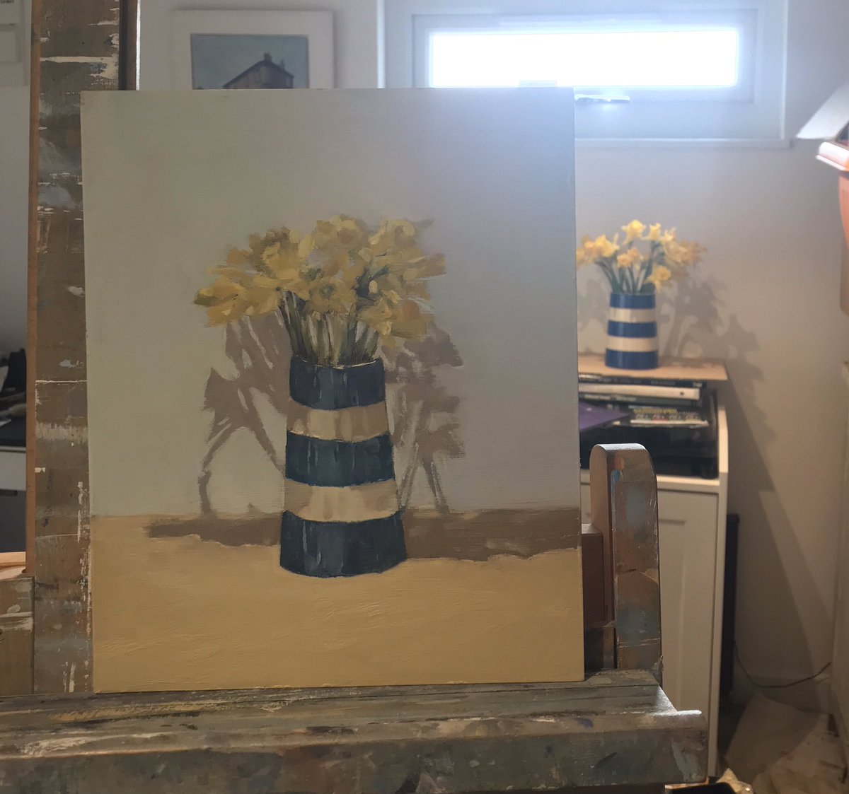 davidbeatsonart's tweet photo. Daffodils in Cornishware Lighthouse Vase oil on panel still life. The vase is my wife’s latest addition to her Cornishware collection #flowersstilllife #cornishware https://t.co/NStN8rKduA