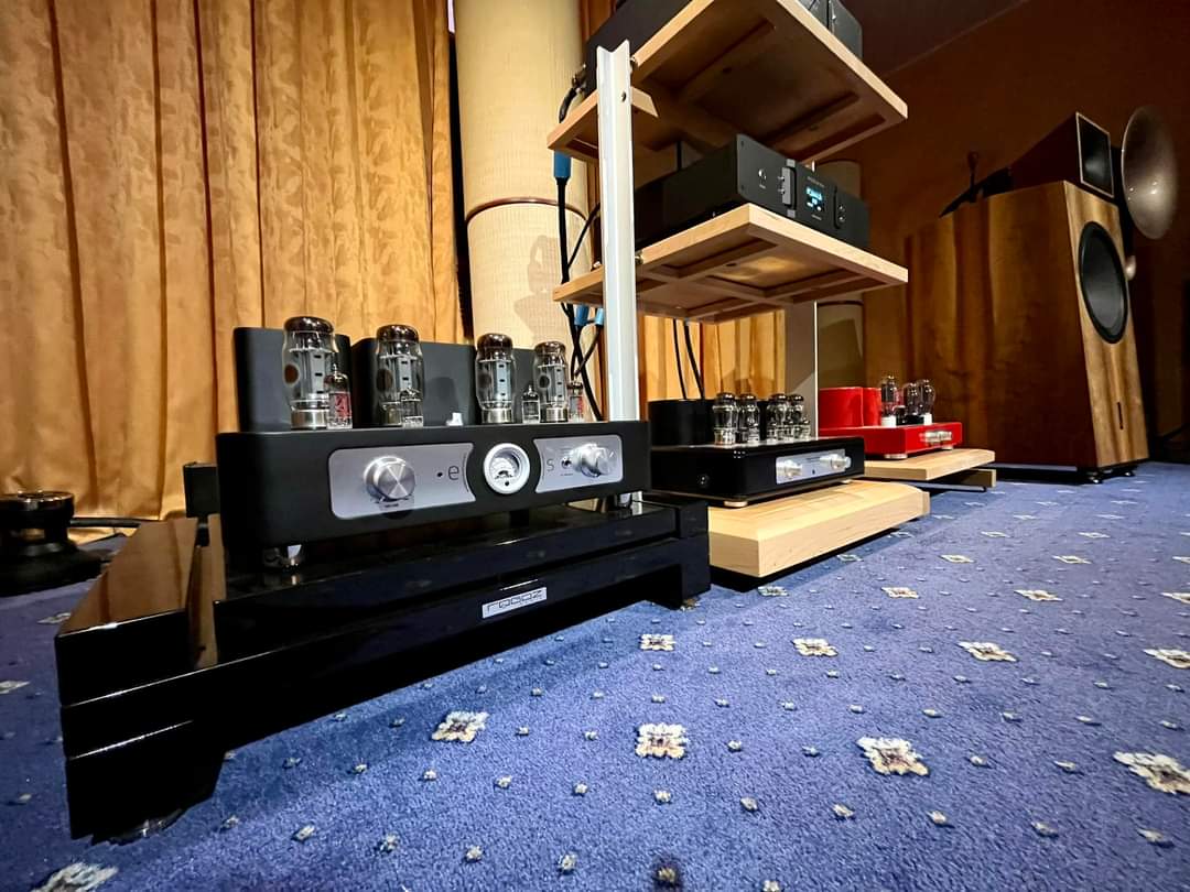 Berny2876's tweet photo. full #Trafomatic setup with EOS, Evolution Elegance and Experience Two 
#enyojlife
#enyojmusic
#vaccumtherapy
#higherfidelity
#soundtrip
#nomercy 
#soundsystemculture 

Tafos audio &amp; multimedia https://t.co/xhrI4Z2j7d