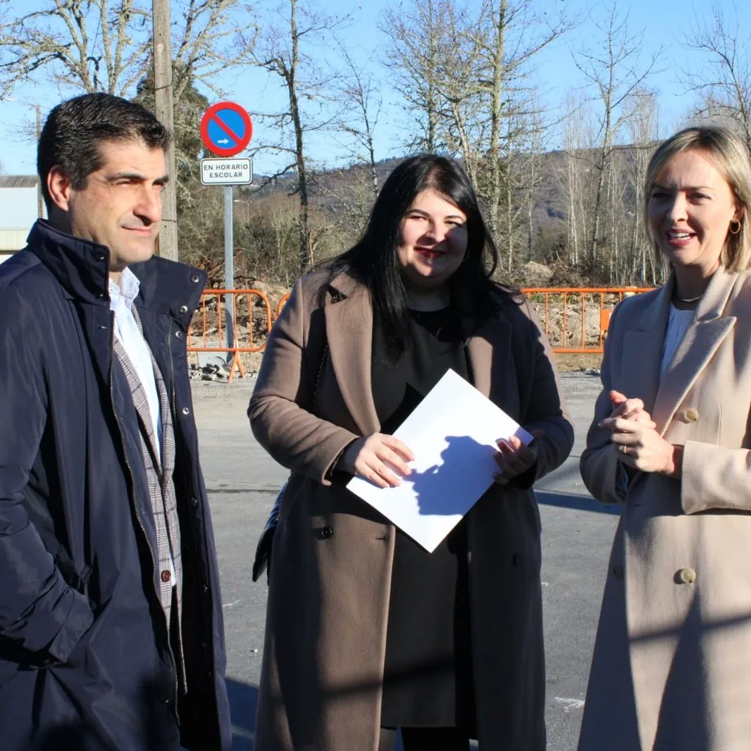 Coa Conselleira de Política Social, <a href="/FabiolaBarbanza/">Fabiola García</a>  , na visita ao Punto de Atención á Infancia de Boborás; visita ás obras de mellora executas polo <a href="/ConcelloBoboras/">Concello de Boborás</a>  en base ao convenio asinado pola <a href="/Xunta/">Xunta de Galicia</a> e a alcaldesa, <a href="/patriciaboboras/">Patricia Torres</a>.