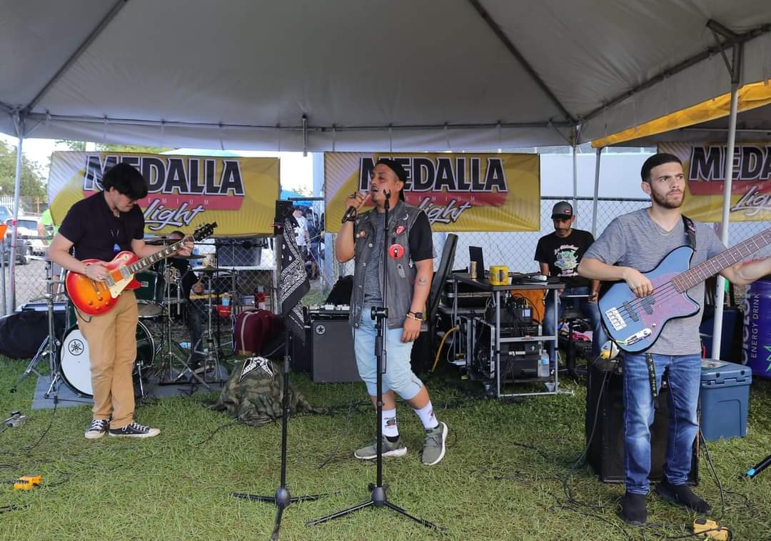 manuelcrespoale's tweet image. ¡El show de Atomic Waves en el 8vo Rat Rod and Vintage Cars! Muchas gracias a Moncho's Garage'67. #vintagecars #ratrod #rockcovers #rock #atomicwaves #PuertoRico #Arecibo