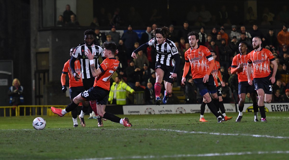 📸 Danilo, you beautiful human.

2-0 | #GTFC | #EmiratesFACup