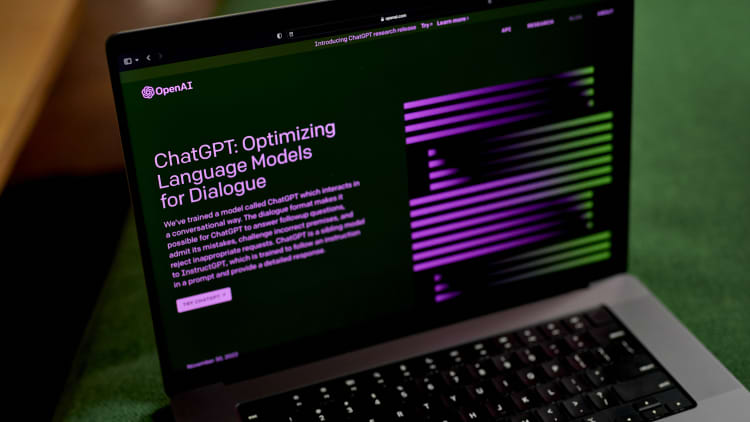 caseyjohnellis's tweet photo. Microsoft announces new A.I.-powered Bing homepage that you can chat with https://t.co/gnfO4KICJQ 💥 https://t.co/PZkmRizUJx