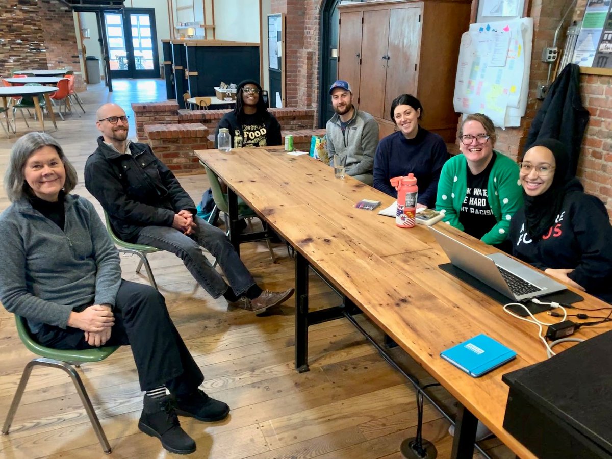 TechShares are where members of our coworking community teach each other about helpful tech tools. Janae of ProsperUs facilitated a great one last week that was all about getting folks more comfortable creating video content for their social media channels. 🎥 Thanks Janae!