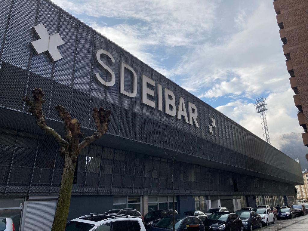 DerHermann77's tweet photo. Stadion SD Eibar #groundhopping https://t.co/xtEoMITAq8
