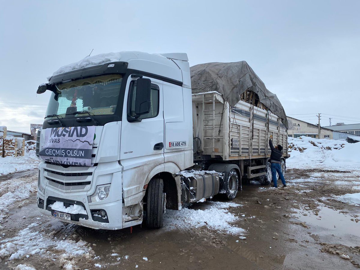 <a href="/MUSIADSivas/">MÜSİAD Sivas </a> şubemiz olarak, #Yakacak yüklü 10. Aracımızı da dualarla #MARAS #Elbistan’a uğurladık. 

Yolu açık olsun.

<a href="/MahmutAsmali/">Mahmut Asmalı</a> <a href="/GorgenUgur/">Uğur Görgen</a> <a href="/sivasvaliligi/">Sivas Valiliği</a> #Elbistandeprem <a href="/musiad/">MÜSİAD</a> #Kahramanmaras