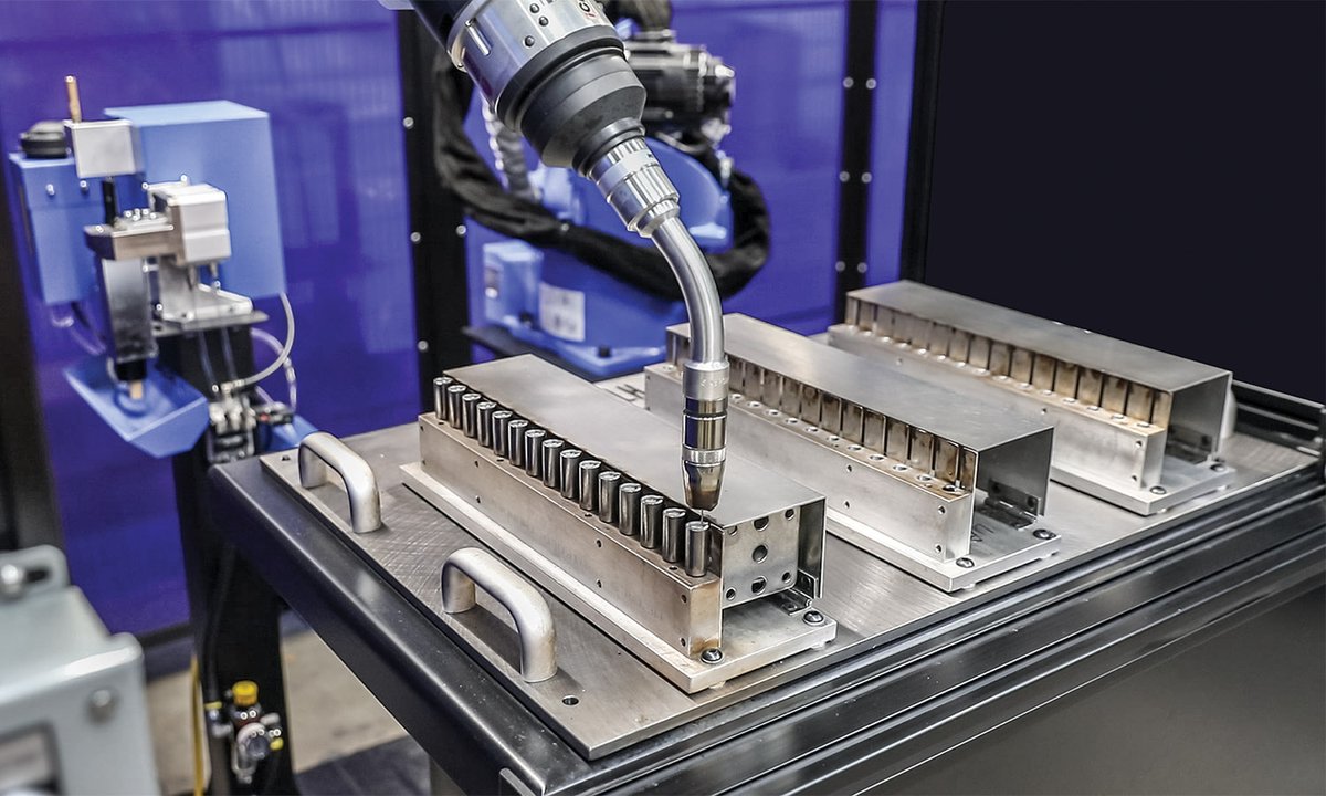 MfgNewsWeb's tweet image. When the @Ajax_metal team sought more quality, efficiency &amp;amp; safety for welding operations, they turned to @Yaskawa_Motoman  &amp;amp; Mechatronic Solutions for a turn-key robotic workcell.
ajaxmfs.com 
motoman.com
tinyurl.com/mtbw6j6x
#Ajax #Yaskawa #workcell
