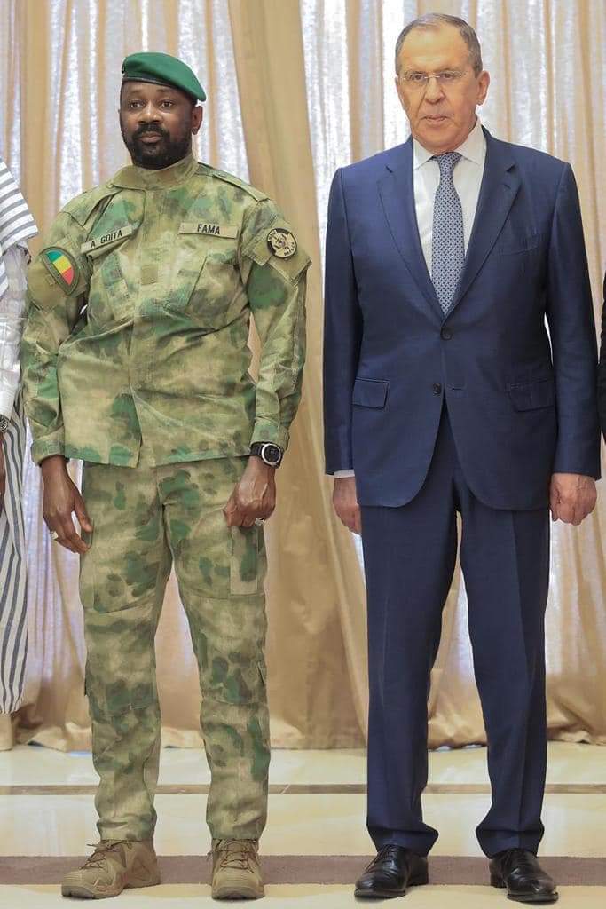 Viens dans mes bras, que je te serre!