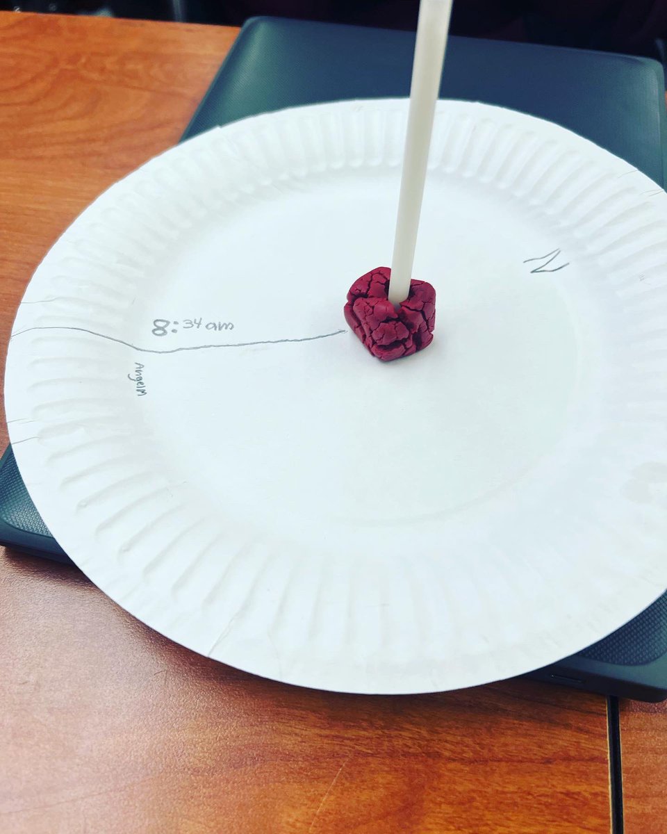 equitabledu4all's tweet image. Check out👀these future meteorologists🔭These 1st grade Heroes Huskies🐾in Mrs. Oseguera’s class are making Sun☀️trackers from a @pltworg ⚛️activity👏🏼 #sausdpltwlaunch #allmeansall #sausdgraduateprofile #sausdclas #ctemonth