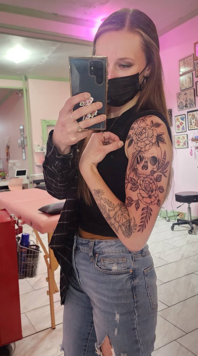 AmandaJolenee's tweet photo. I still can't believe this is my arm!! It's just so beautiful! There's so much meaning behind this tattoo. Rebirth, growth, protection, offerings, and love. It's a gorgeous reminder and I get to wear it every single day. 🖤
Best birthday present ever 🥹🥰 https://t.co/0PiyGapmdR