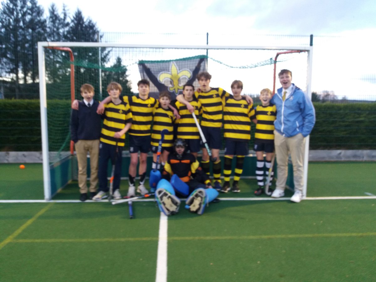 CollPatchells's tweet image. No victory for the Patchellians today but plenty of House spirit on display and a stellar stand in goalkeeping performance from Gonzalo.