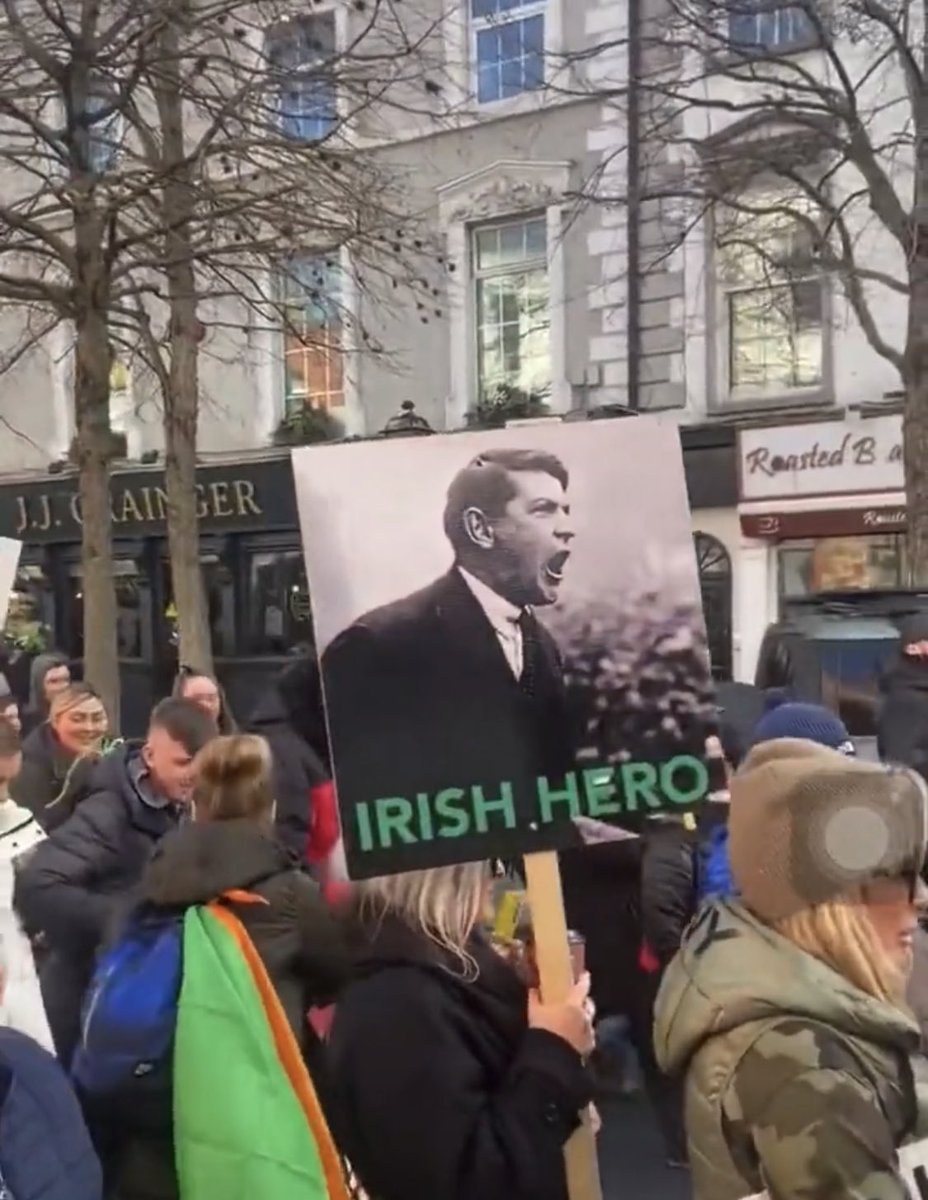 Nombreuses manifestations en Irlande depuis quelques jours contre l'intensification de l'importation de migrants par le gouvernement. Silence des médias français.  #IrelandisFull