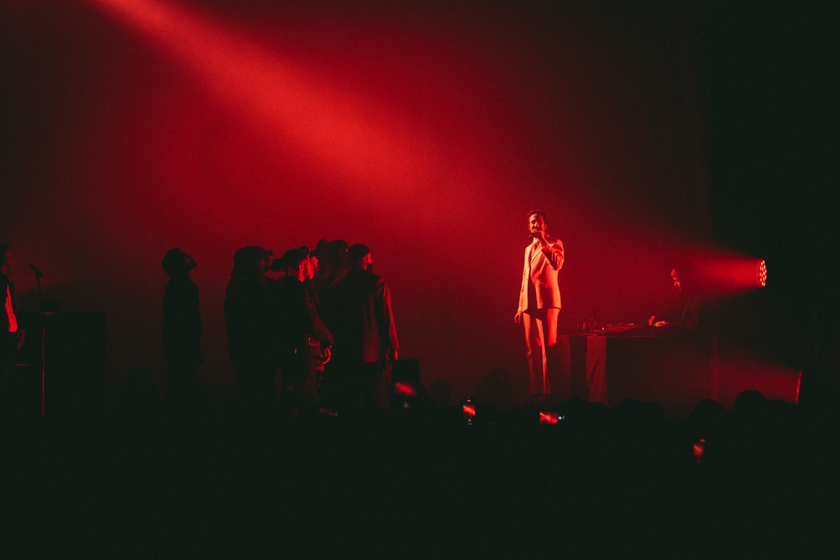 [𝗖𝗢𝗡𝗖𝗘𝗥𝗧] Une semaine que <a href="/PrinceWalyfils/">WALYGATOR 🦖</a> a retourné La Cigale et les photos sont folles 🔥

Prochaine étape l'<a href="/OLYMPIAHALL/">L'Olympia</a> le 23 janvier 2024, billets ci-dessous :
🎫 link.dice.fm/Prince-Waly-Ol…

📸 Maroussia Ivanoff