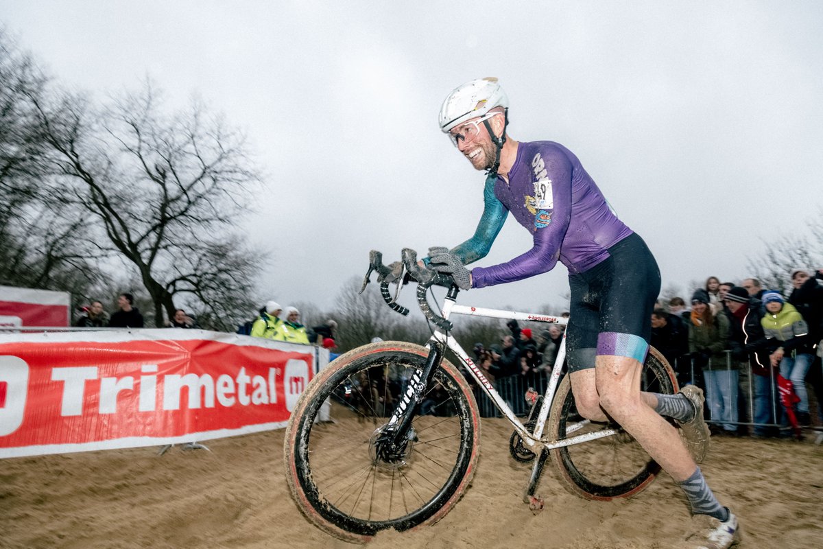 Explore returns. What's it like to race against Van der Poel, Van Aert and Pidcock? American cyclo-cross rider Ben Frederick made his first trip to Europe at Christmas to find out.

He talks about his incredible journey just to get on the start line pod.fo/e/163543