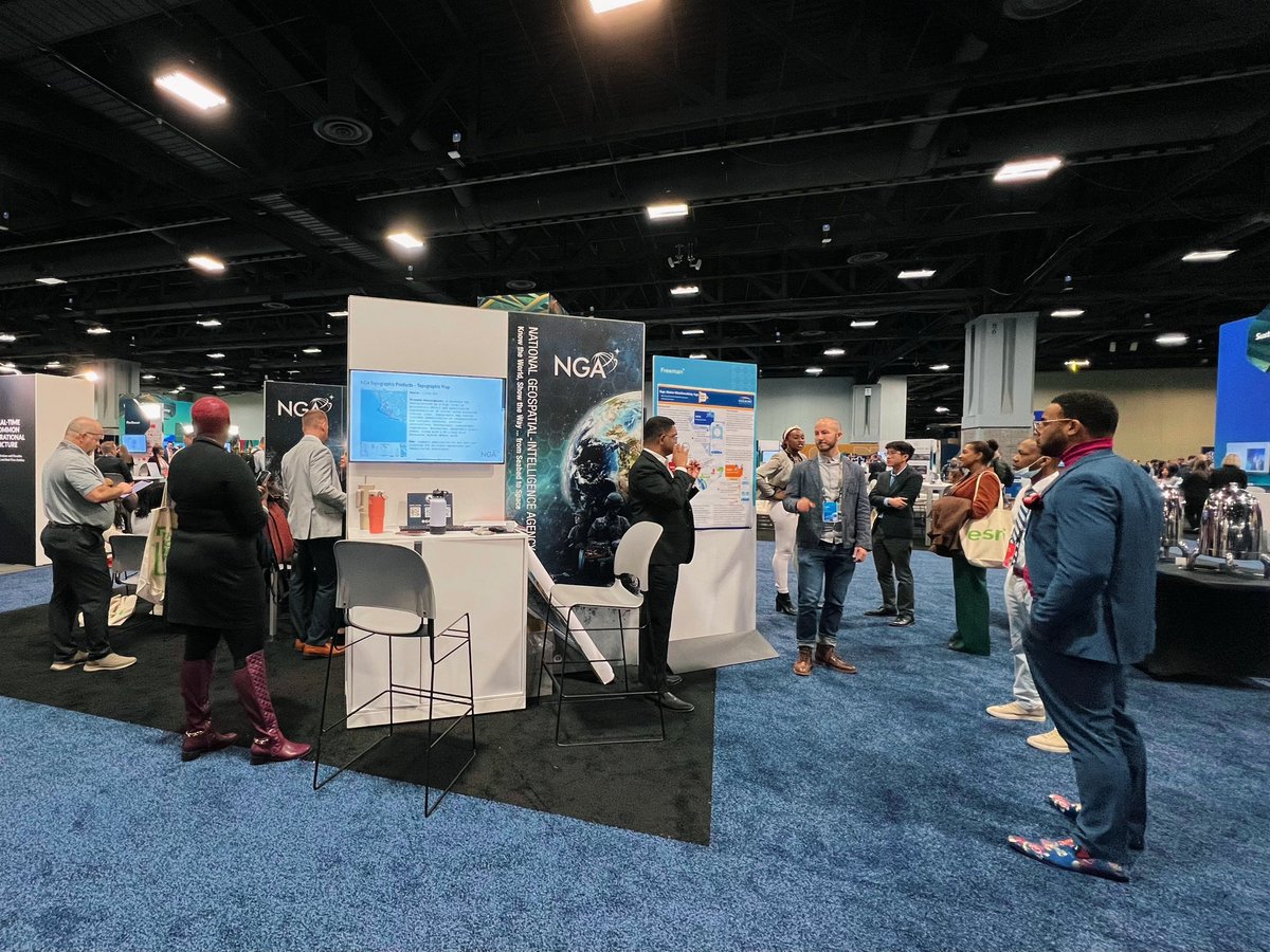 NGA_GEOINT's tweet image. Hello D.C. we are here at @Esri #FedGIS! Stop by our booth (A2) to view demos and meet our recruiters! #JoinNGA