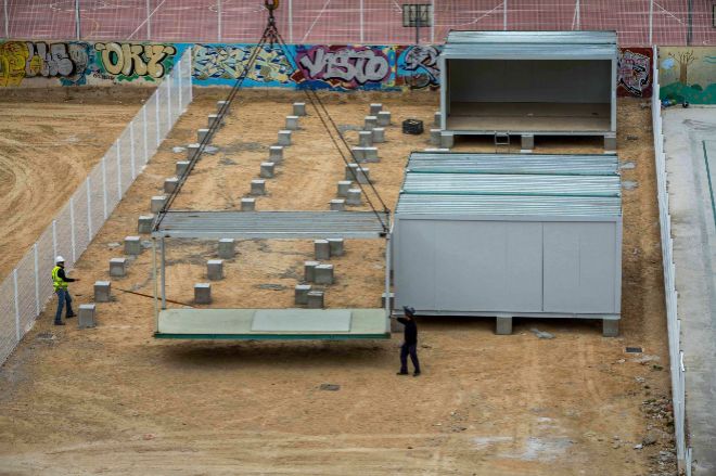 La infanta Sofía estudiará en el mismo instituto de Gales que su hermana Leonor. Cuesta 80.000 euros y es el instituto más caro del mundo. Mientras, 50.000 niñas y niños en España seguirán teniendo que estudiar en los barracones que construye la empresa de Florentino Pérez.