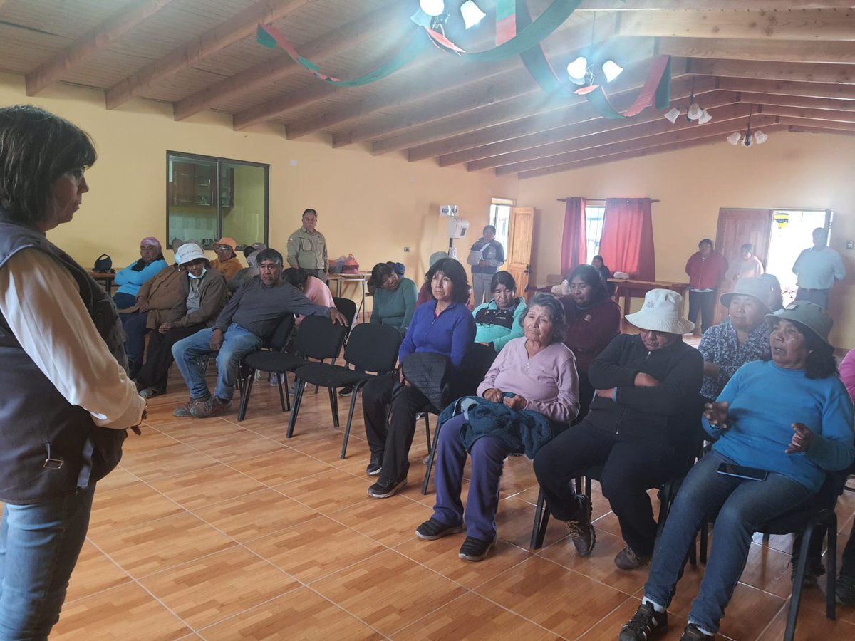 #Socaire🟢Continuando su trabajo Territorial,la autoridad del Agro ,
<a href="/celigonz/">Celia González Bravo</a> junto con <a href="/sagchile/">SAG</a> , <a href="/CNRCHILE/">Comisión Nacional de Riego Chile</a> y <a href="/CONAF_Antofa/">CONAF Antofagasta</a> se reunieron con la comunidad de agricultores y agricultoras de la localidad de #Socaire para hacer un levantamiento de sus solicitudes.