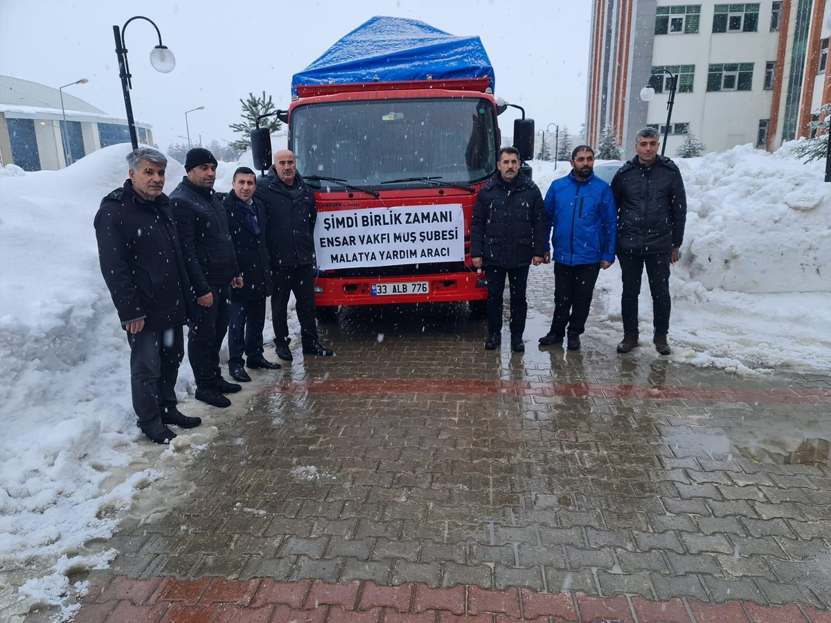 Vakit Birlik Zamanı,Yaraları sarma zamanı.Ensar Vakfı Muş Şubesi olarak Battaniye,yastık,Kışlık giysi,ve gıda malzemesi Malatya'daki depremzade kardeşlerimize gönderdik.Rabbim vefat eden kardeşlerimize Rahmet eylesin,yaralı kardeşlerimizede  acil şifalar versin.