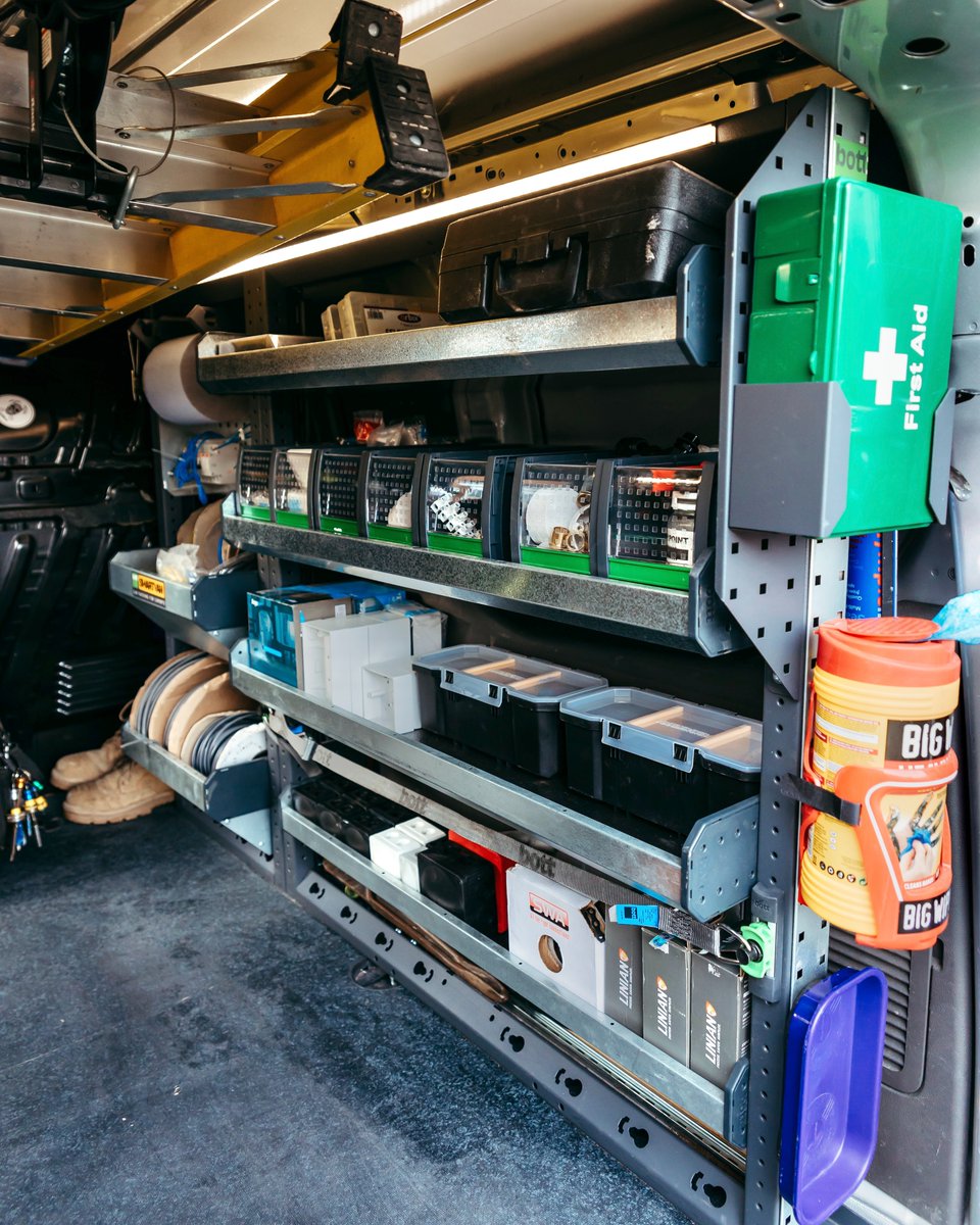 Easy access shelving = an easy working day! 🤩🙏🏼
⁣⁣
#vanracking #racking #vanstorage #vanshelving #tools #toolbox #toolstorage #trade #vangoals #vanlife #onthetools #ford #connect #tiptuesday #tuesdaythoughts #bottmodulo3 #selffit #bottsmartvan #worksmartbott