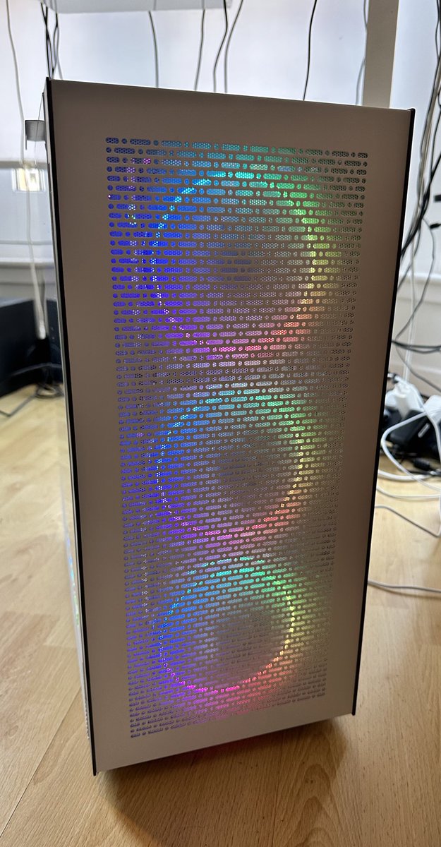 zijunlong's tweet photo. Built the new work station: 13900K + 4090 with water cooling system. Hope it  does not overheat🙃 https://t.co/9X6mRfHakL