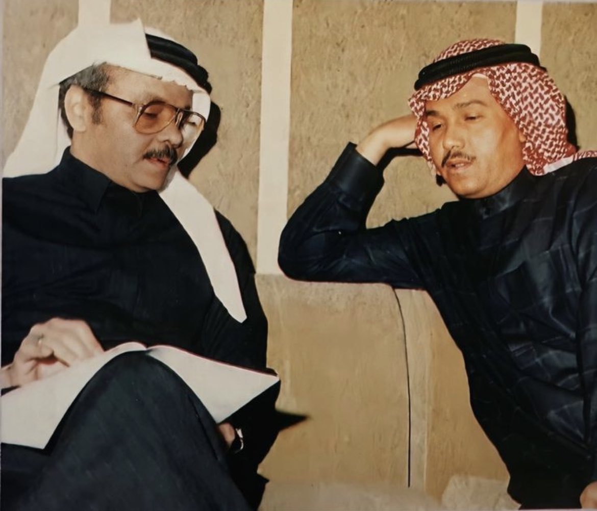 ii33q's tweet photo. يقول طلال مداح :
شاركيني لو مشينا في دروب الهنا 

رد محمد عبده : 
واعذريني لو لقيتي بدروبي عنا https://t.co/We4jFtG1i2