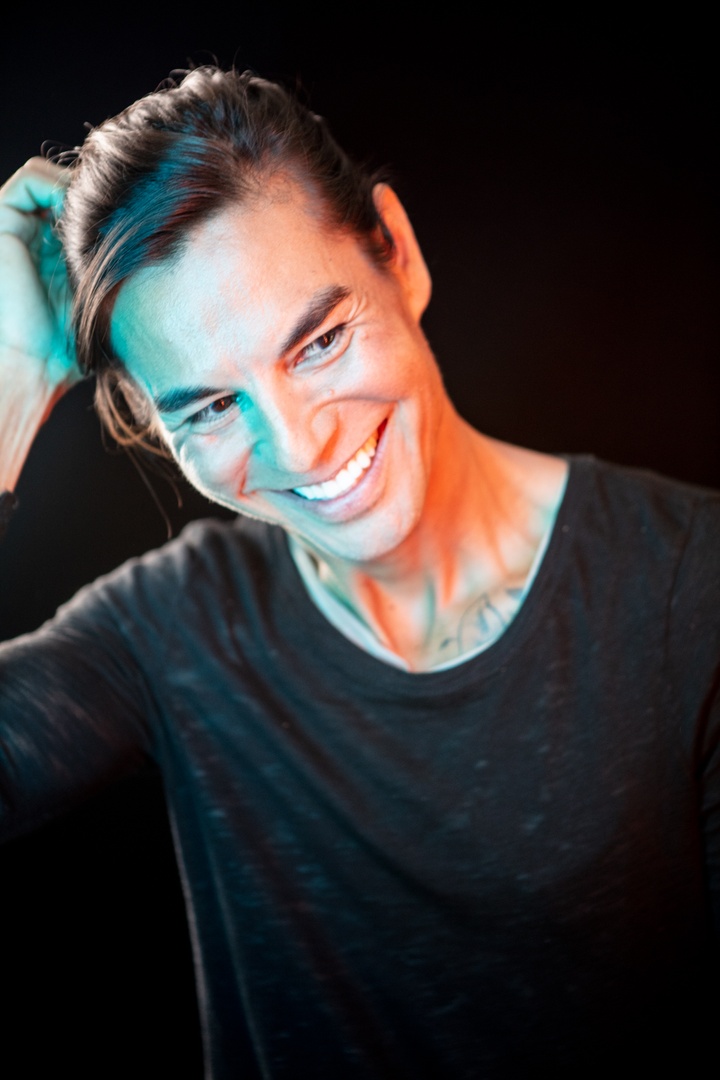 Find your light.

Encuentra tu luz.