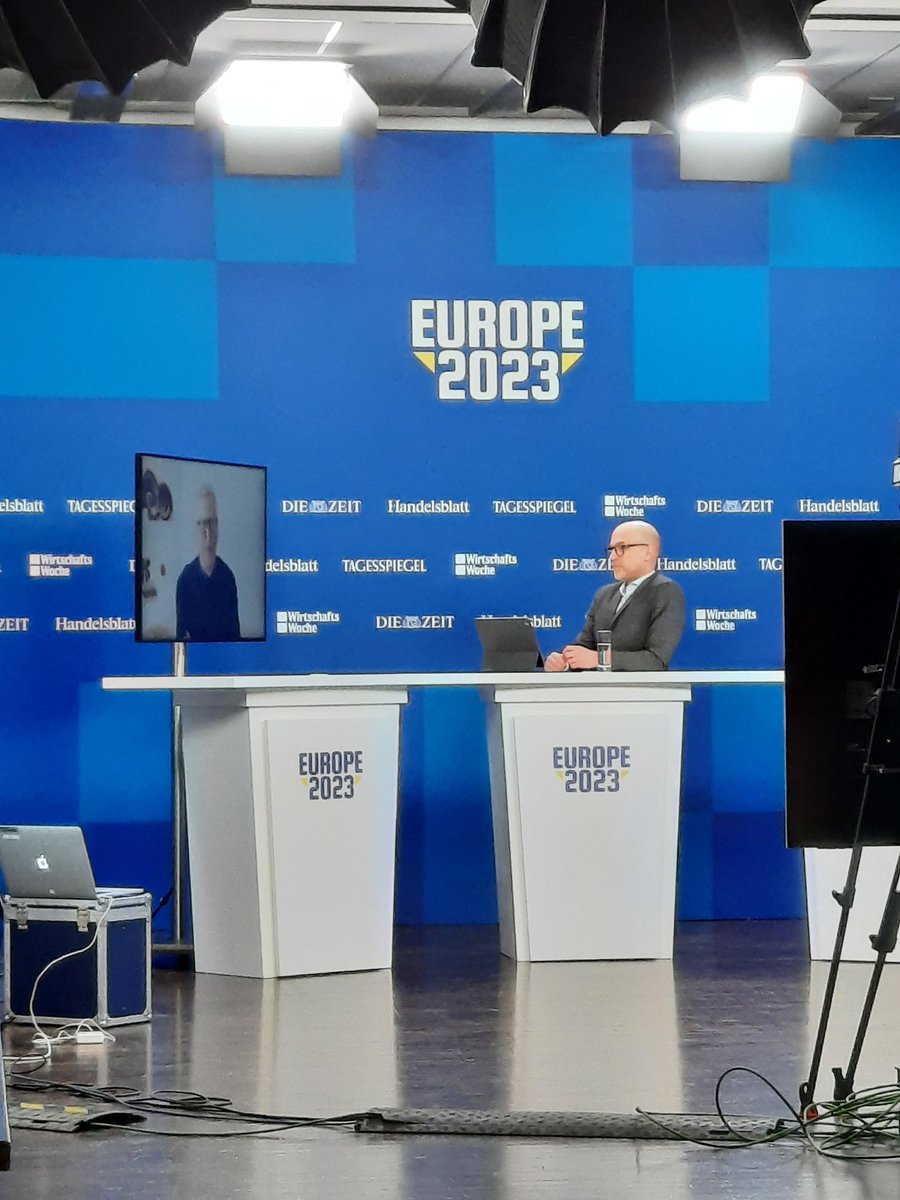 Sandra Groeneveld (@smgroeneveld) on Twitter photo Bei #Europe2023 spricht <a href="/BillGates/">Bill Gates</a> mit <a href="/handelsblatt/">Handelsblatt</a>-Chefredakteur <a href="/smatthes/">Sebastian Matthes</a> über die größten Gefahren in der modernen Welt, darüber wie #AI unser Leben verändern wird, über #Atomkraft, die #Energiekrise und vieles mehr. Alles demnächst zu hören bei #Handelsblatt Disrupt #podcast Bei #Europe2023 spricht <a href="/BillGates/">Bill Gates</a> mit <a href="/handelsblatt/">Handelsblatt</a>-Chefredakteur <a href="/smatthes/">Sebastian Matthes</a> über die größten Gefahren in der modernen Welt, darüber wie #AI unser Leben verändern wird, über #Atomkraft, die #Energiekrise und vieles mehr. Alles demnächst zu hören bei #Handelsblatt Disrupt #podcast