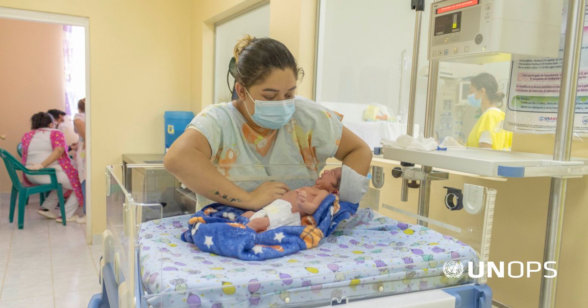 Trabajar por las generaciones venideras, es #NoDejarANadieAtrás. Por eso @UNOPS_ en #Honduras apoya a la @saludgobhn, con la adquisición y distribución de equipos médicos especializados para la atención de recién nacidos e infantes. #ODS3