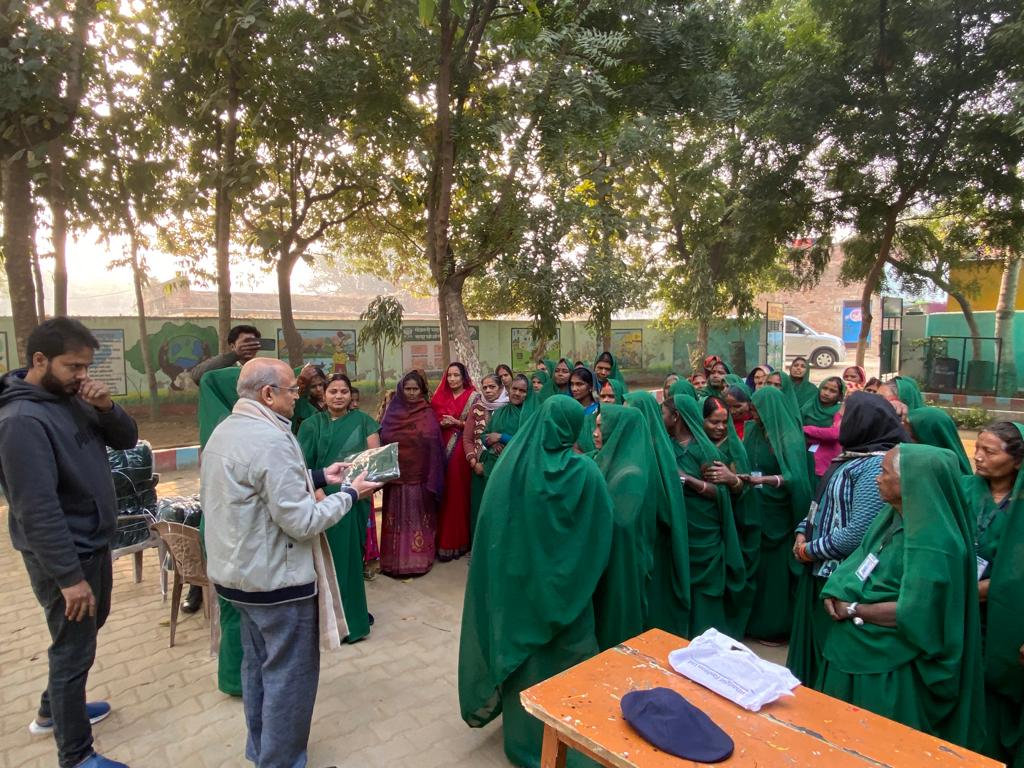 Divyanshu Upadhyay (@divyanshu_hope) on Twitter photo 'Green Group' members have been continuously working toward the welfare and Development of their villages and also fighting against social evils.
Thank you <a href="/donatekart/">Donatekart</a> Team for providing sweaters to 300 women's of Green Group. For them it's not just a piece of cloth. #hope 'Green Group' members have been continuously working toward the welfare and Development of their villages and also fighting against social evils.
Thank you <a href="/donatekart/">Donatekart</a> Team for providing sweaters to 300 women's of Green Group. For them it's not just a piece of cloth. #hope
