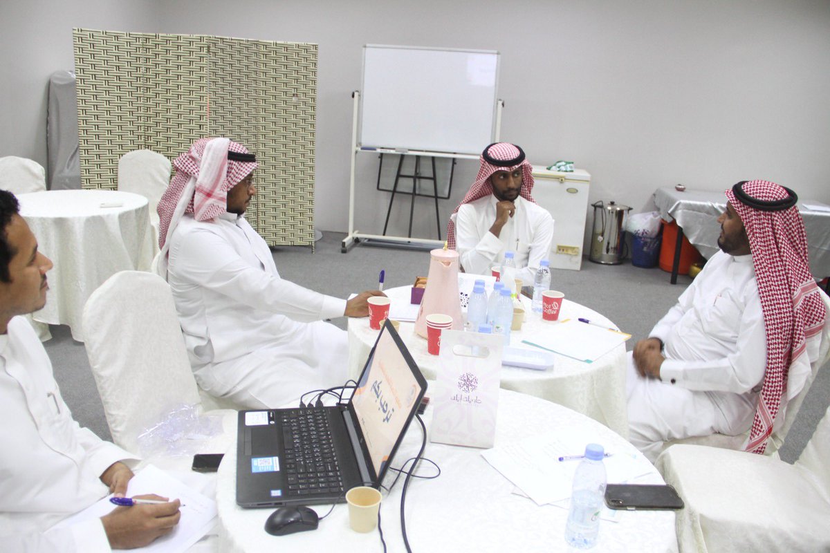 تشرفت جمعية التنمية الأهلية بالخشابية
بزيارة مدير البرامج في شركة وارف المهندس/ علي بادبيس لمتابعة سير العمل في برنامج رحلة إسهام2
الذي يحظى بدعم كريم من مؤسسة سالم بن محفوظ الأهلية