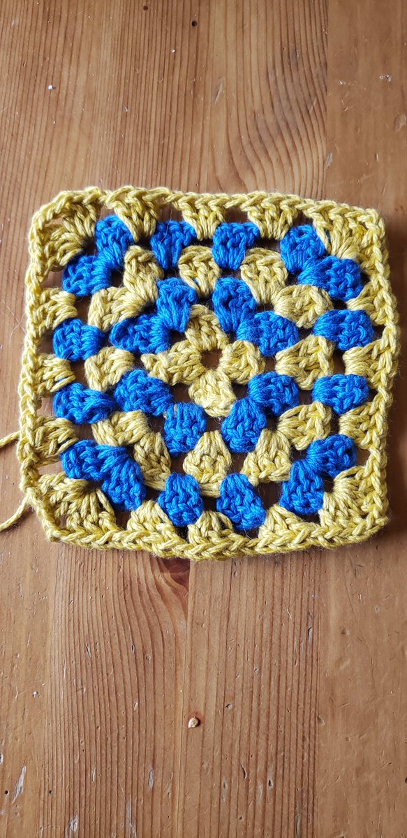After making a stitch sampler kitty hammock, I decided to tackle granny squares, which I hated & could never get as a kid. I found a fabulous tutorial & crochet design blog TL Yarncrafts. Thanks to  Toni Lipsey, I made my first one! tlyarncrafts.com