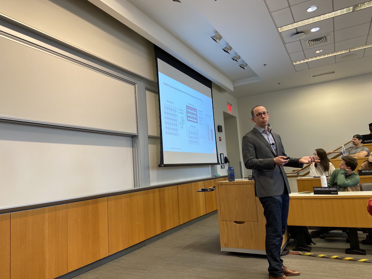 katy_milkman's tweet photo. Today, my @Wharton MBAs learned how #OPower @Oracle harnesses the influence of social norms to propel energy conservation. Paul McDonald gave a terrific guest lecture emphasizing how experiments can help demonstrate the value of #BehavioralScience insights for business! https://t.co/KBqJrz4Ozb