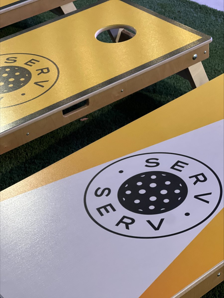 thinkConfluence's tweet image. Serv had its soft opening last Thursday - a dynamic new entertainment complex with indoor and outdoor pickleball courts, yard games, a stage, cabanas, fire pits, and a variety of food and drink options available in shipping container restaurants and bars. thinkconfluence.com/what-we-do/new…