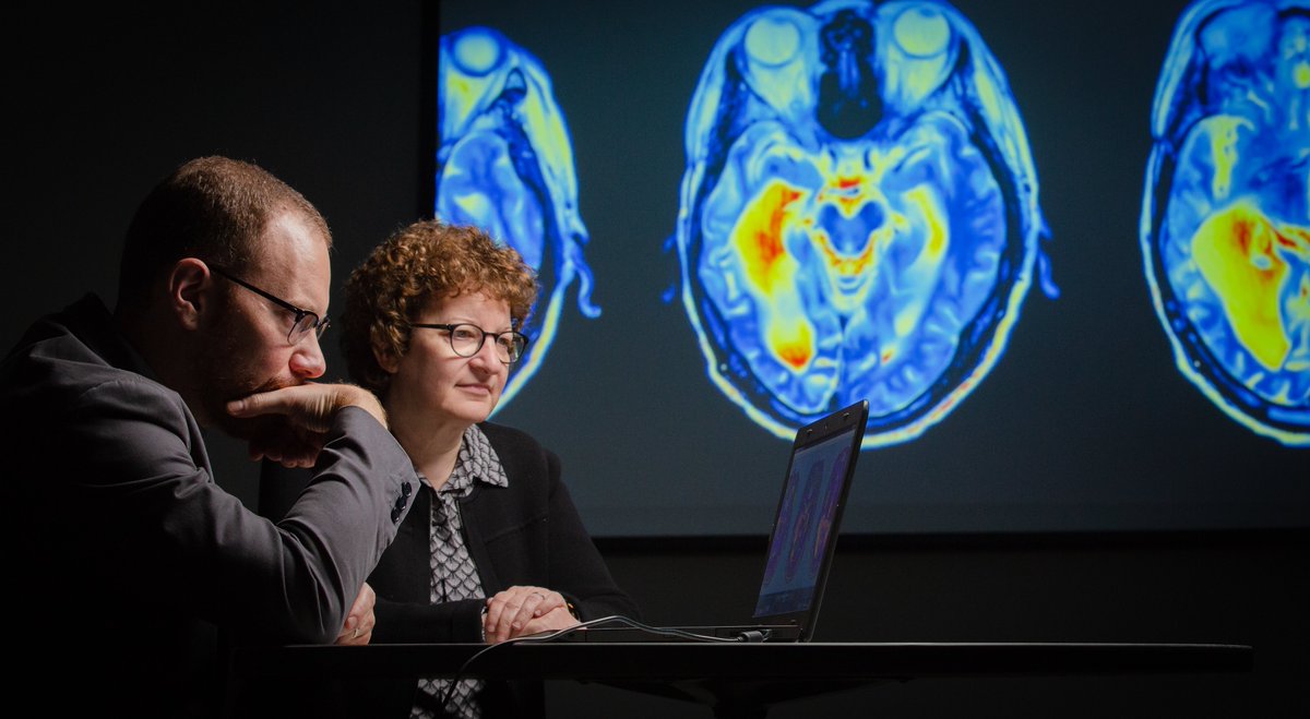 KBI_UHN's tweet photo. Dr. Karen Davis (@kren27) has made significant discoveries to better understand pain and the brain. Join us this Friday at 10am ET for our #WomeninScience event, to hear amazing speakers, including Dr. Davis, discuss their career journey!

To register: https://t.co/o8OaVihjT2 https://t.co/DcVniCIJB9