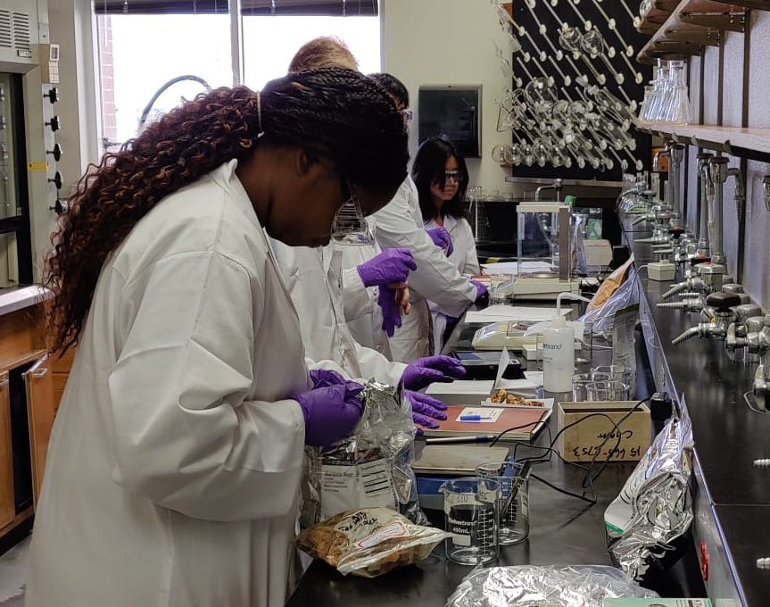 UTAChemistry's tweet photo. Check out 👀 our amazing 💫Research Experience in Drug Discovery students 😎 getting ready for an exciting semester full of research 🥽🥼and learning... 📚 and working hard to combat cancer and infection with the power 💪of plants! 🌱
#MaverickScience x @UTAScience  x @NSF https://t.co/5K199BhP5R