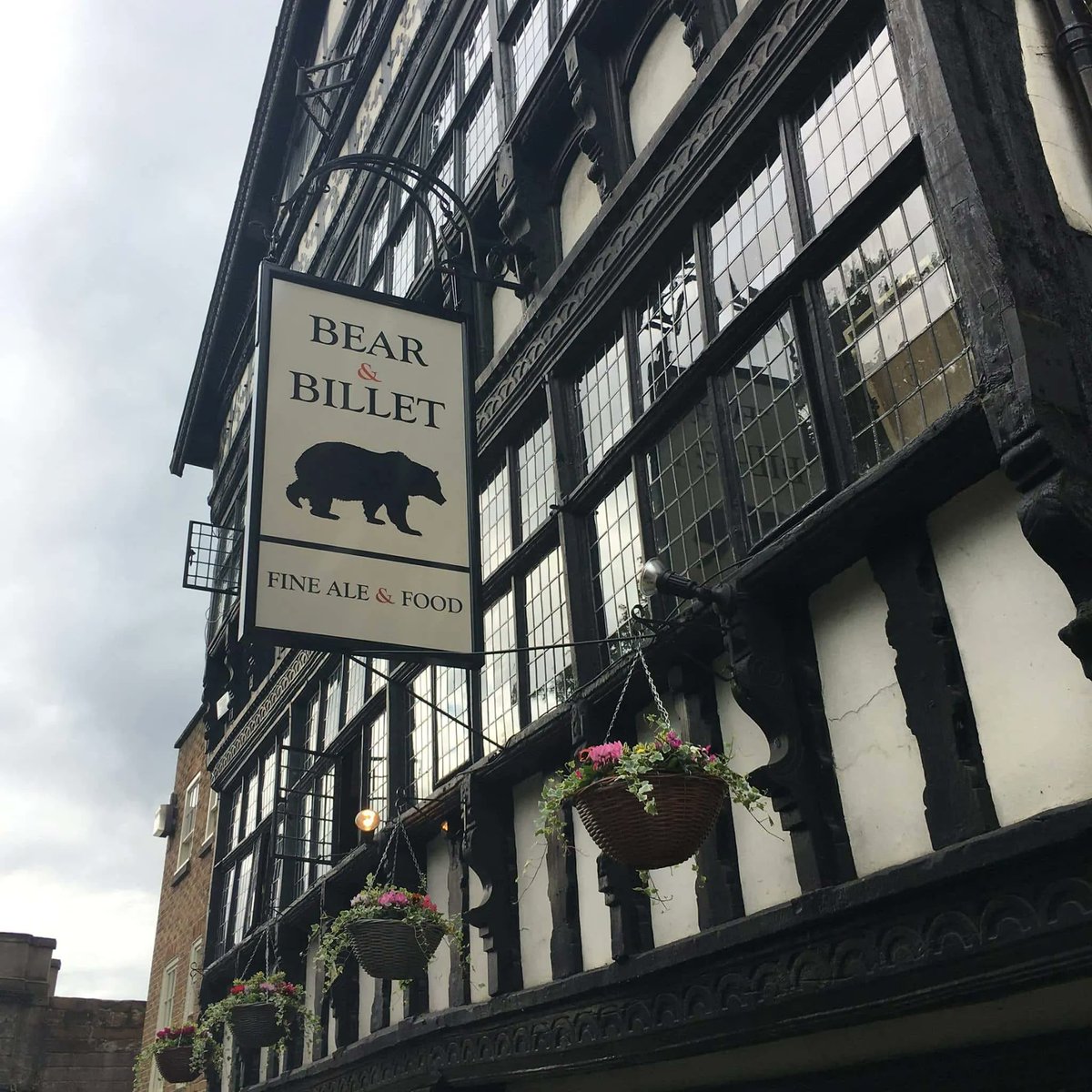 🥂 We're delighted to invite all members of the newly revived Cheshire Society of Architects to an AGM and a friendly social at Bear &amp; Billet, Chester! Join us 2 March for some food and drink and to get to know fellow members in Cheshire: buff.ly/3XhNgoV
