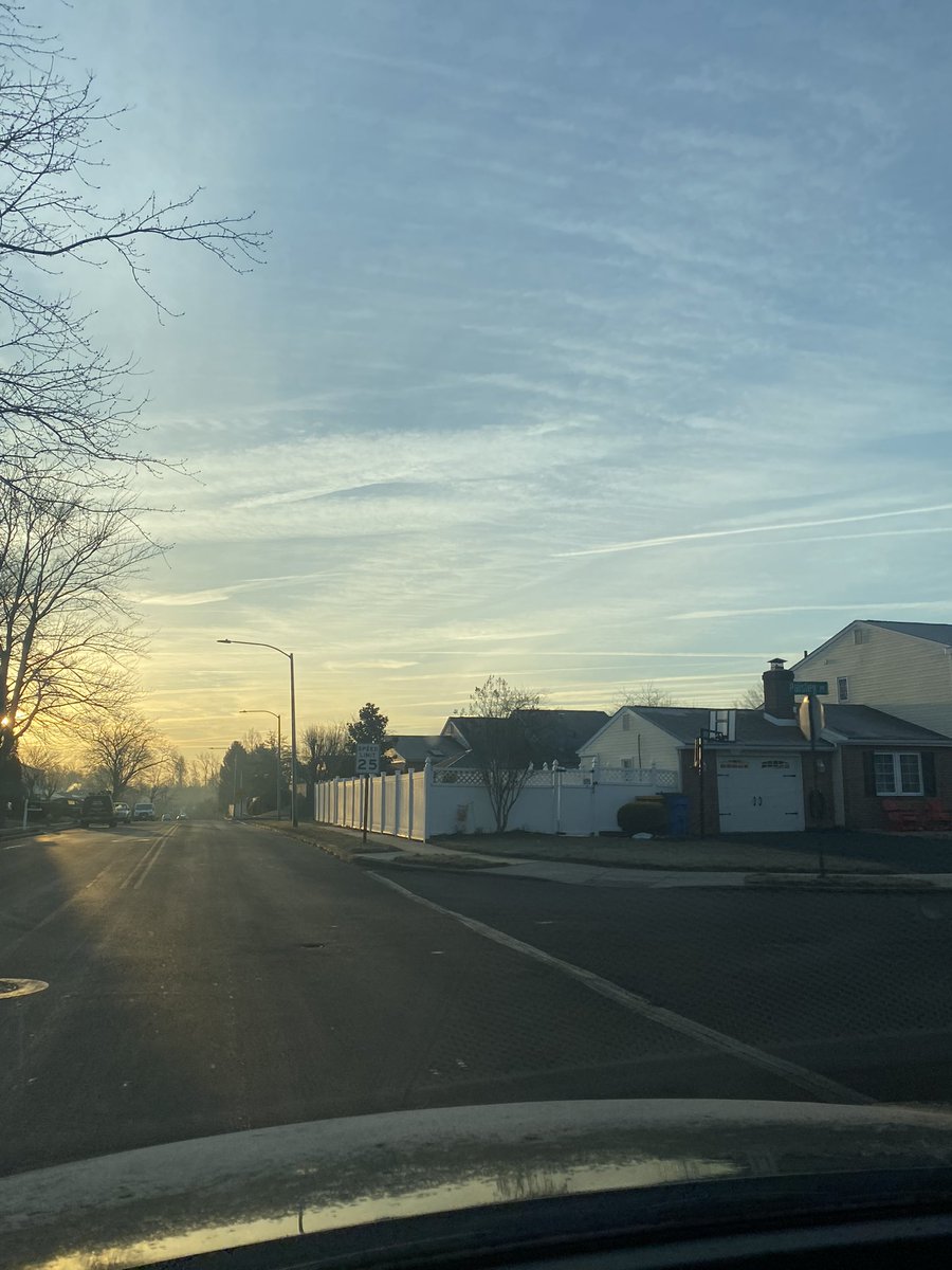 SInselberg's tweet photo. @MikeOxl45230782 @gizmodzine Nothing to see here over my town in PA. EVERY DAMN DAY. #fakesky https://t.co/S71GLs7Ipe