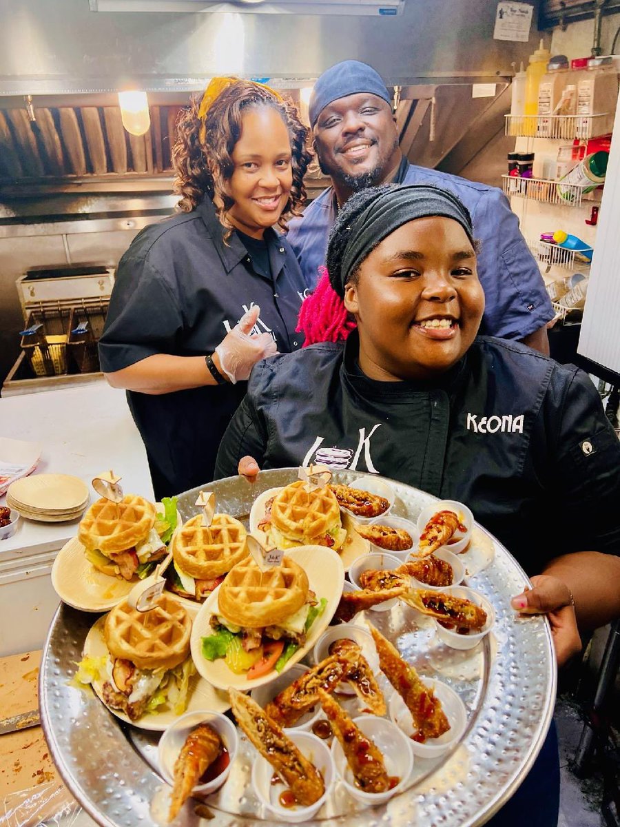 Salem High student runs family restaurant, J&K Style Grill. “J&K has furthered my education with the real world,” Dooley said. 
Read the Core Story here:
vbcpsblogs.com/core/salem-hig… #vbfutureready #futurereadyvb #lovevbschools