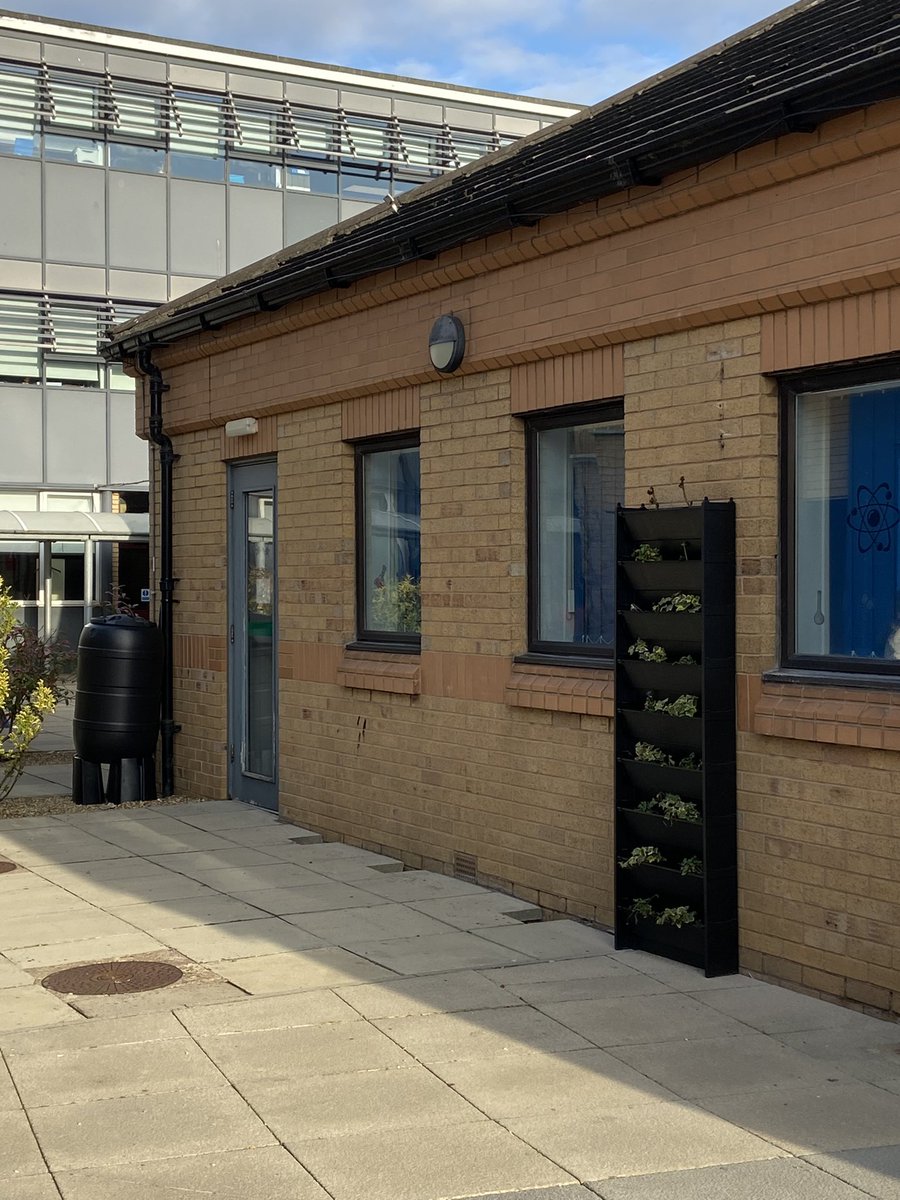 Living with Water (@livingwithh2o) on Twitter photo Thanks to our partners <a href="/WilberforceSFC/">Wilberforce Sixth Form College</a> for showing us your sustainability project.
Not only addressing net zero targets but also giving students lessons in #STEM ~ Great work
#Greenwalls
#Waterbutts
#Floodaware Thanks to our partners <a href="/WilberforceSFC/">Wilberforce Sixth Form College</a> for showing us your sustainability project.
Not only addressing net zero targets but also giving students lessons in #STEM ~ Great work
#Greenwalls
#Waterbutts
#Floodaware