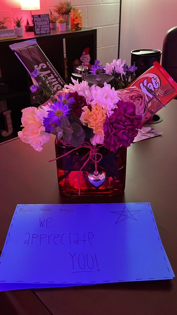 jen_cabello's tweet photo. Thank you so much StuCo and MWHS Floral Design for the wonderful note and arrangement for National School Counseling Week! What a great surprise today! @MagnoliaISD @Jmorley36 https://t.co/6kpOMJd9OL