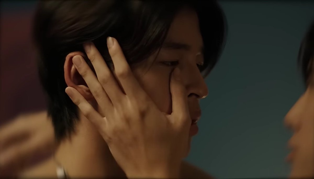naravitaminz's tweet photo. it's crazy how they always found a song that matched so well with the character's situation and the scene's mood. applause for nlmg team production 👏

#NeverLetMeGoSeriesEP9 https://t.co/uDdTNuFSRW