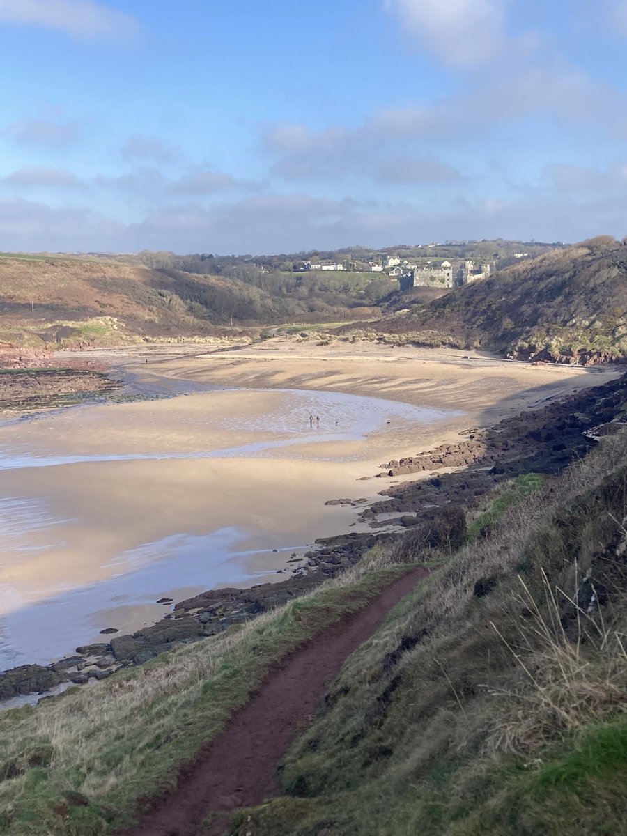 CarolEvs28's tweet photo. Incredible views, bays and beaches & dramatic drops! Enjoyed our 7 mile walk from #Lydstep to #FreshwaterEast today. @W4LES @VisitPembs #PembrokeshireCoastalPath https://t.co/MXKxZb43Ii