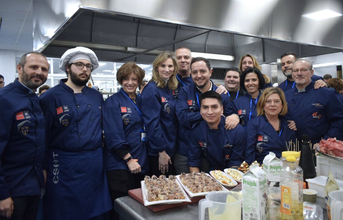 Hoy hemos participado en #Tapasiona , el encuentro gastronómico que reúne a profesionales de la cocina,
productores, profesores y alumnos de la escuela gastronómica, empresarios del sector, críticos, periodistas e investigadores para crear tapas de productos 💯%💯 madrileños